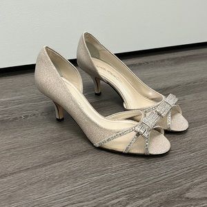 Caparros Womens Cream Glitter Peep Toe Heels - size 9.5